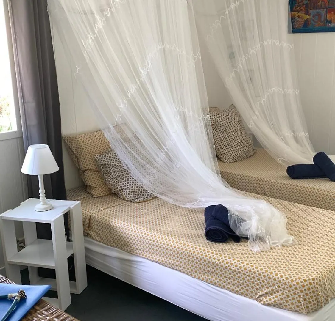 Le Fare Bleu Tiputa Rangiroa Apartment Homestay