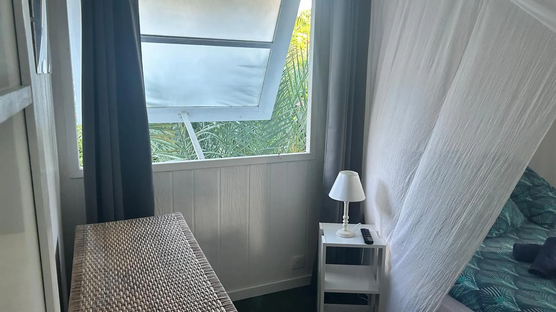 Le Fare Bleu Tiputa Rangiroa Apartment Homestay