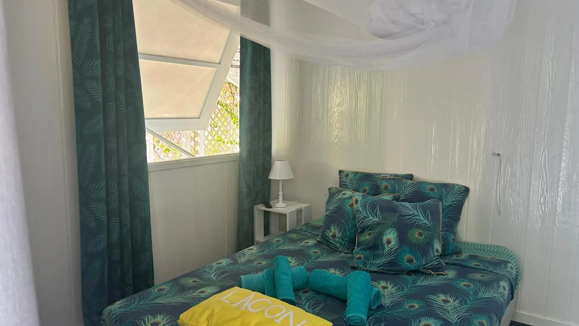 Le Fare Bleu Tiputa Rangiroa Apartment Homestay